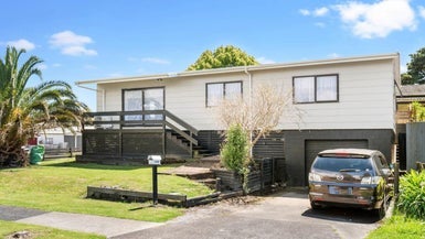 2/11 Bluewater Place, Wattle Downs, Auckland - Carousel 1