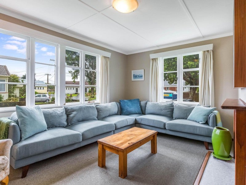 55 Waddington Drive, Naenae, Lower Hutt - Carousel 2