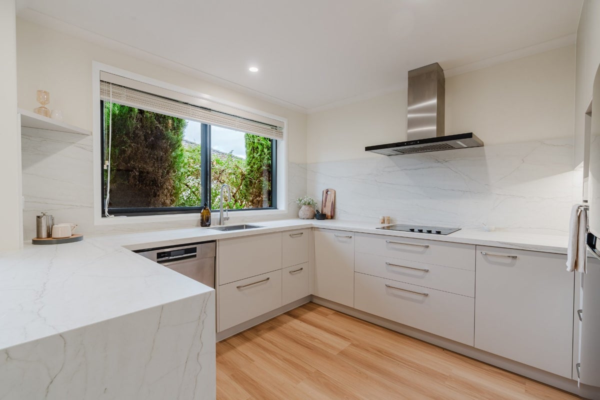 14 Saint Johns Avenue, Hamilton East, Hamilton - Carousel 2