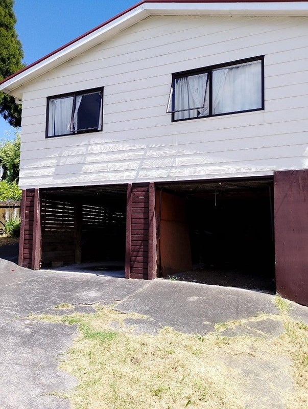2/8 Quiet Street, Te Atatu South, Auckland - Carousel 1