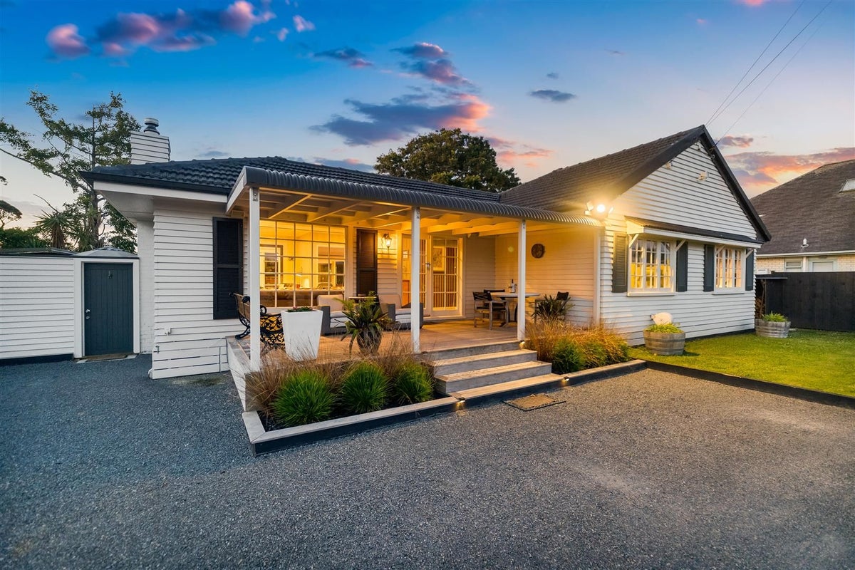 24 Hutchinsons Road, Bucklands Beach, Auckland - Carousel 1