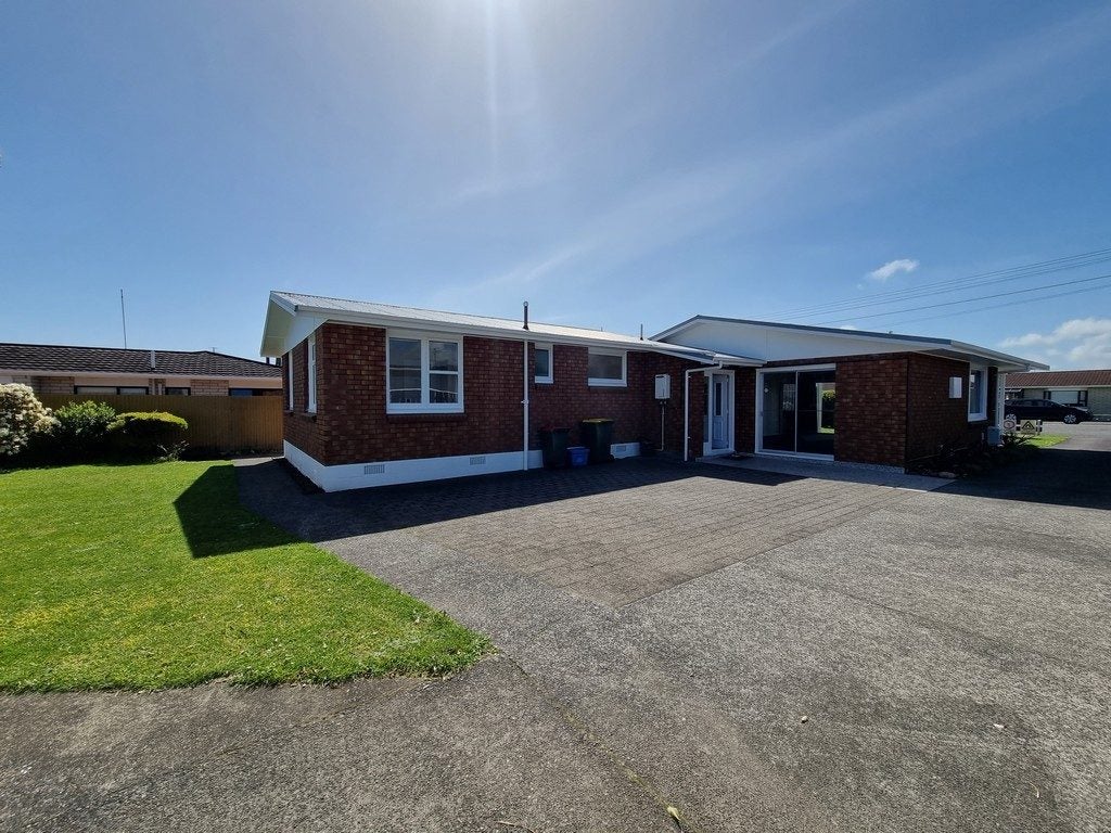 22 Tukapa Street, Westown, New Plymouth - Carousel 12