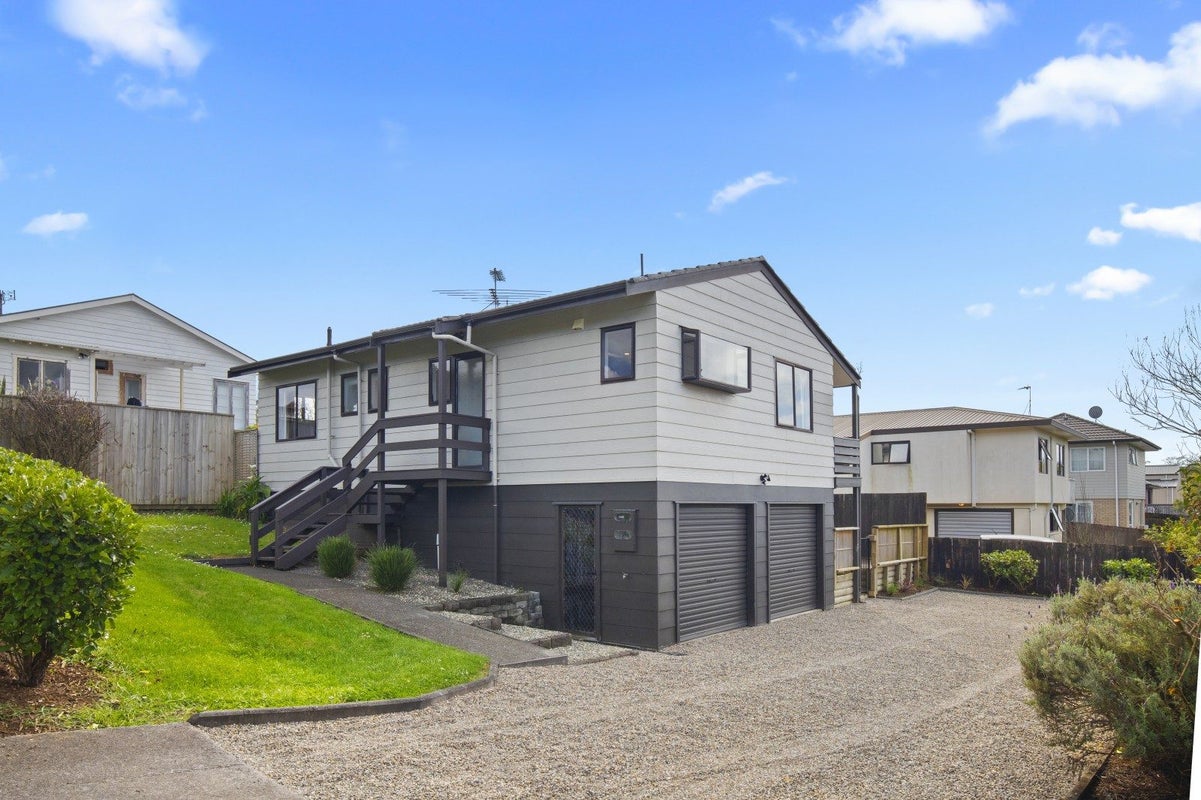 2 Mahoe Glade, Patumahoe, Pukekohe - Carousel 1