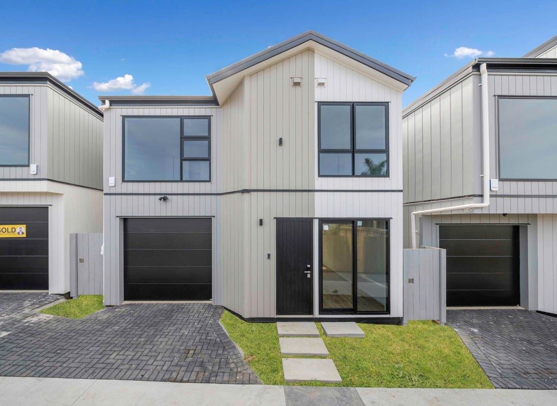 31 McLeod Road, Weymouth, Auckland - Carousel 1