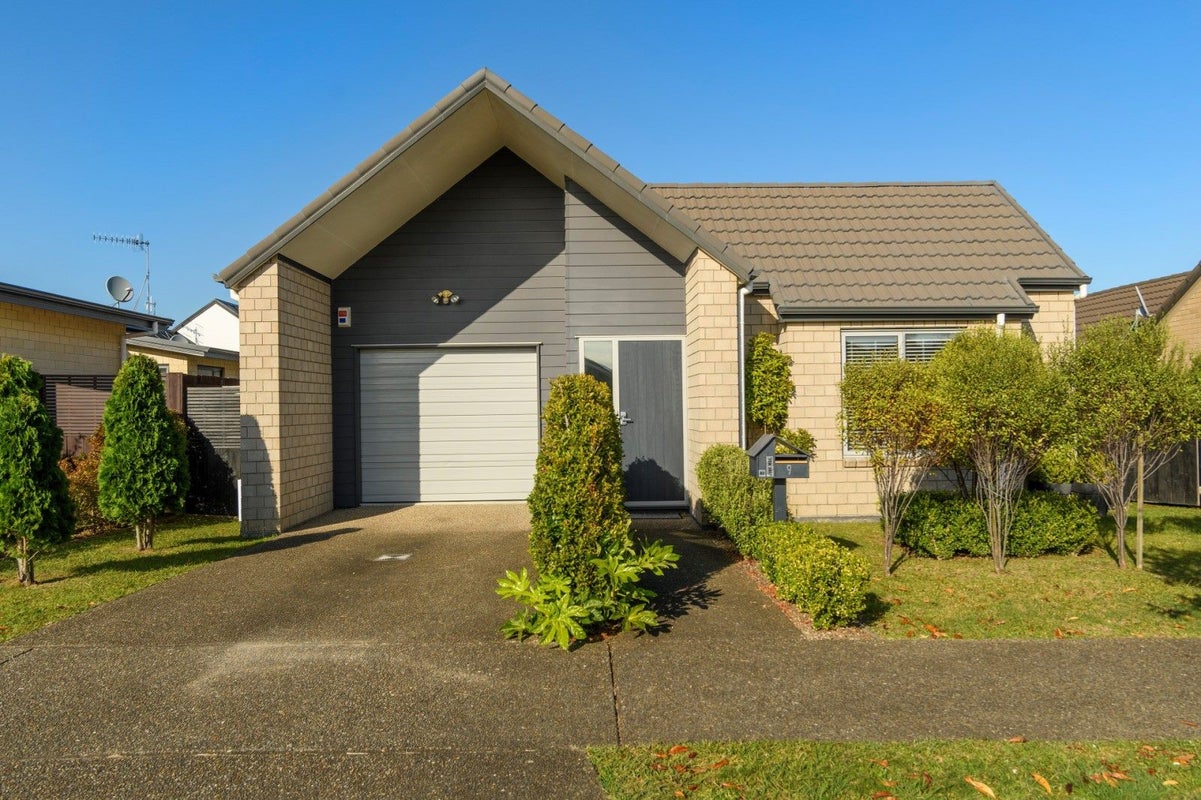 9 Lanyard Street, Pyes Pa, Tauranga - Carousel 1