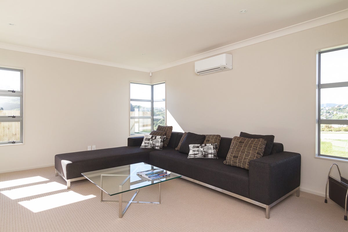 84 Staithes Drive North, Whitby, Porirua - Carousel 19