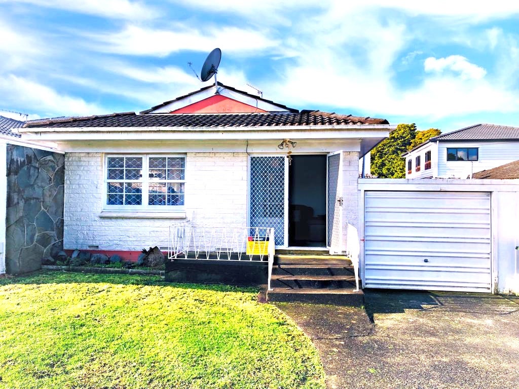 2/28 Alfriston Road, Manurewa East, Auckland - Carousel 1