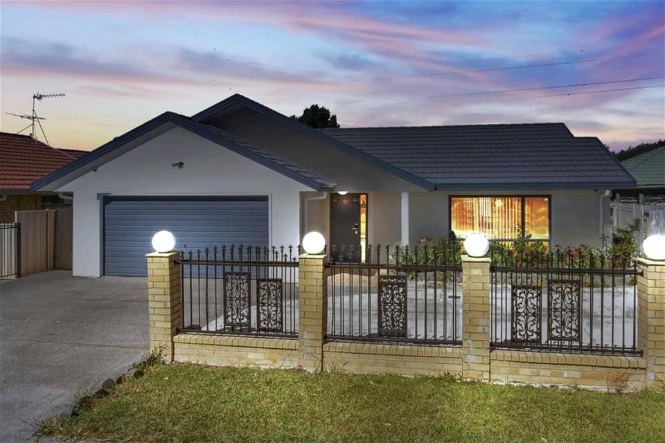 4 Whetstone Road, Flat Bush, Auckland - Carousel 1