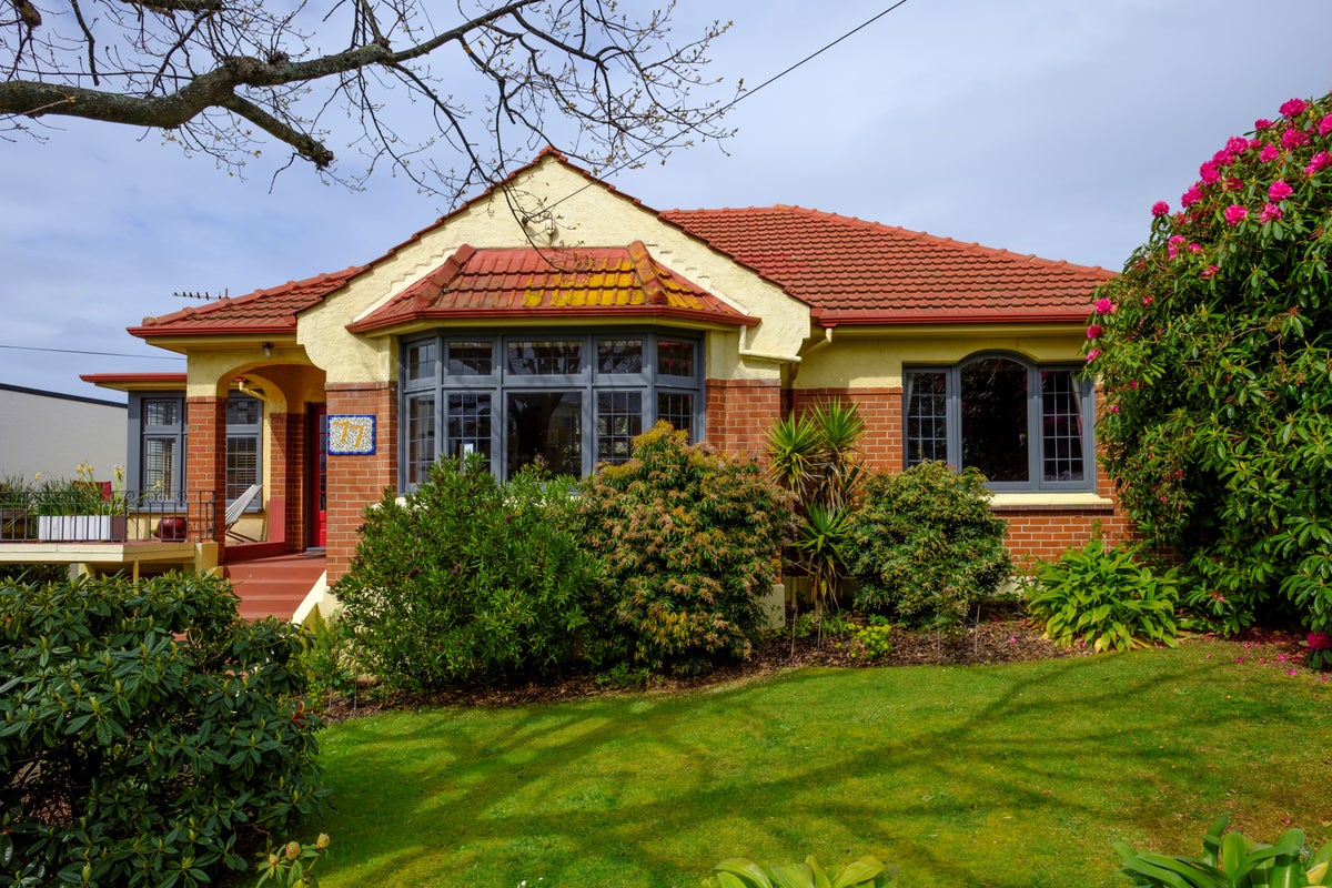 77 Middleton Road, Kew, Dunedin - Carousel 1