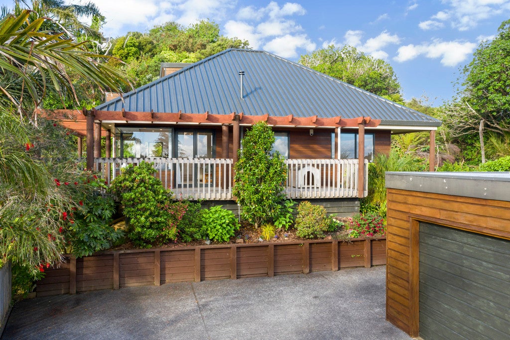 35 Landing Road, Titirangi, Auckland - Carousel 2