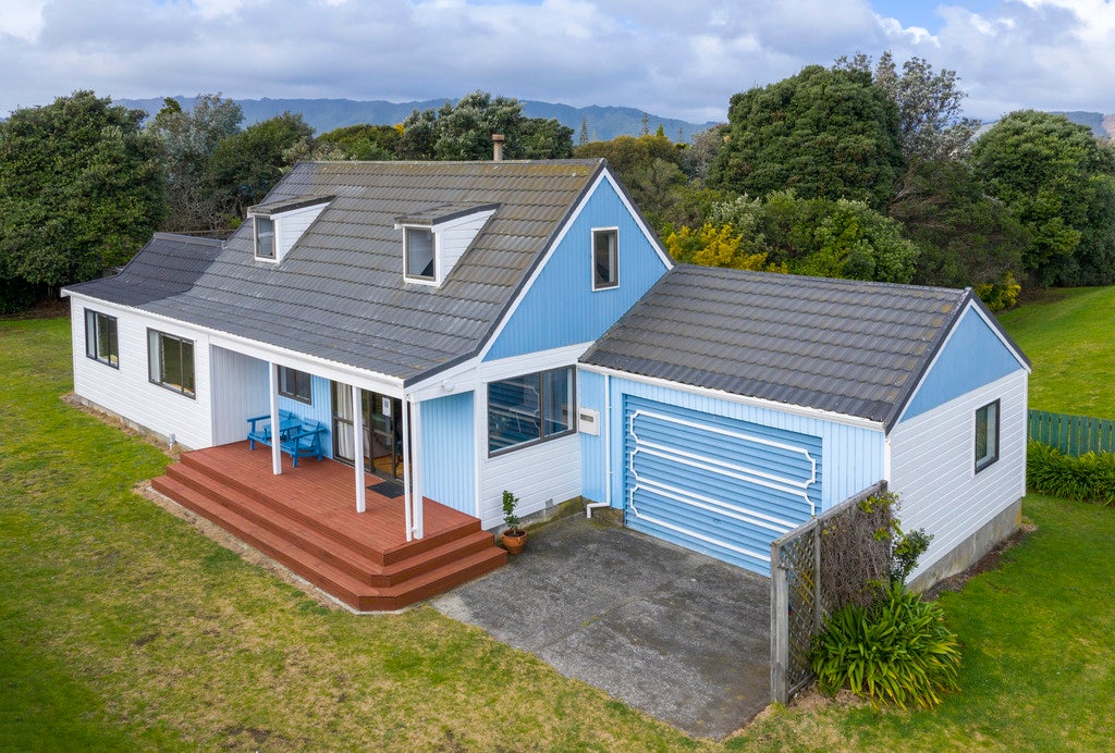 13 Hastings Street, Waikanae Beach, Waikanae - Carousel 1