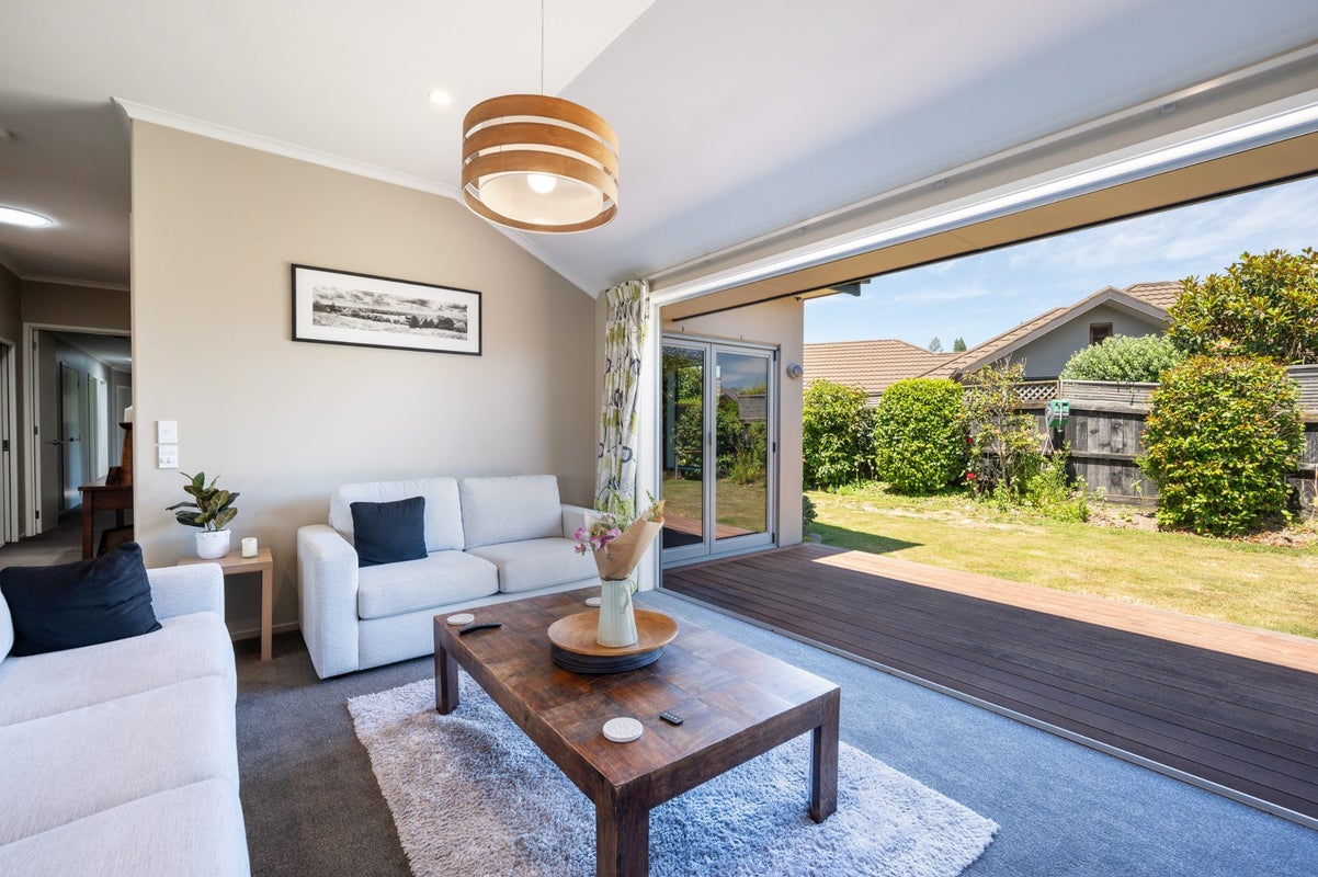 6 Ryeland Avenue, Wakefield, Wakefield - Carousel 2