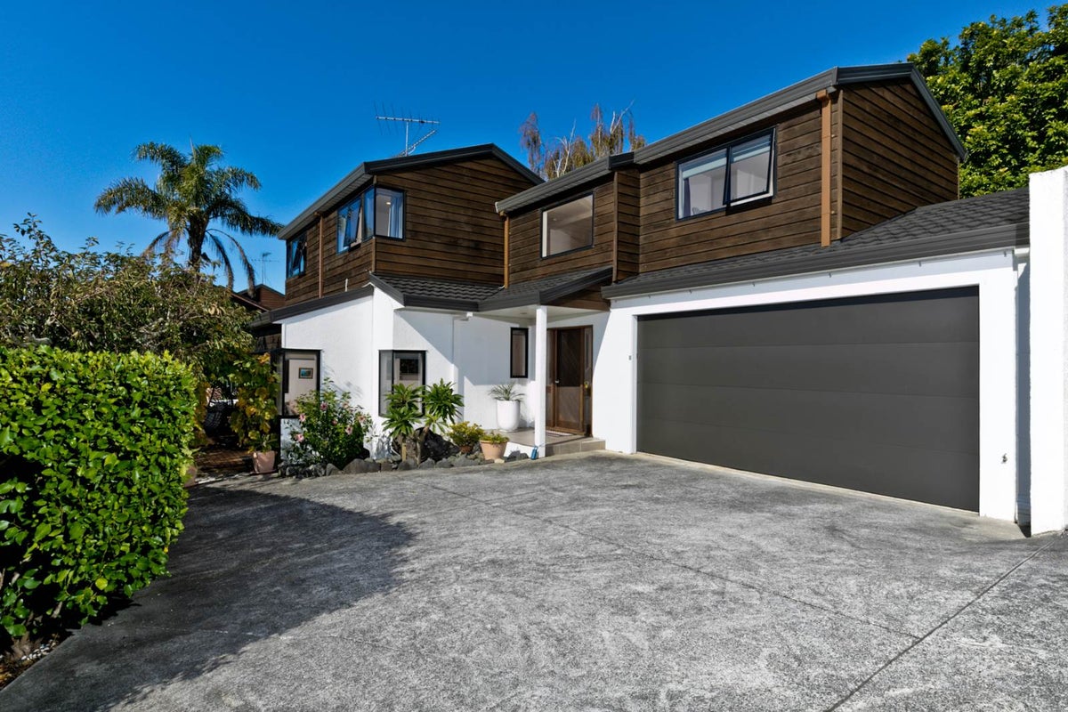 1/14 Penguin Drive, Murrays Bay, Auckland - Carousel 1