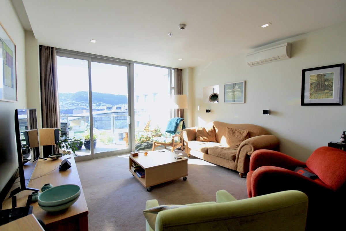 9E/9 Chews LANE, Wellington Central, Wellington - Carousel 1