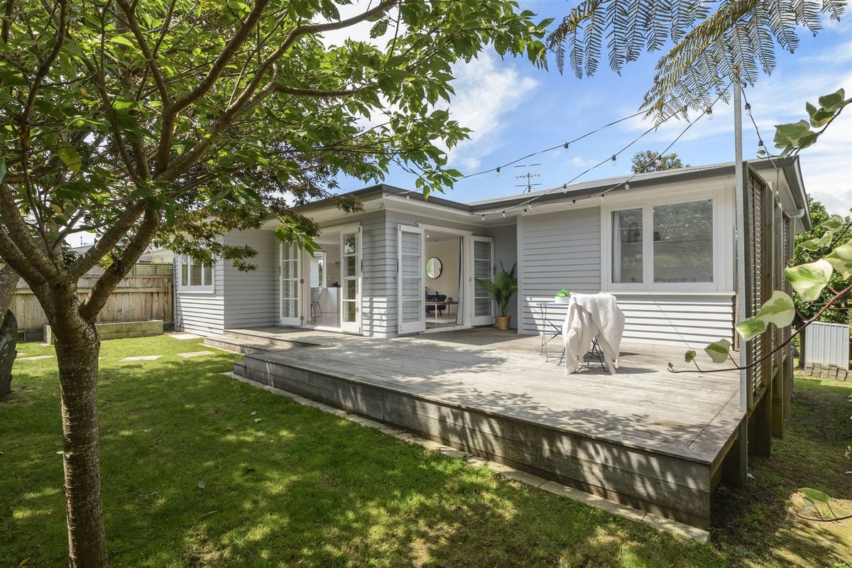 3 Kingswood Road, Brookfield, Tauranga - Carousel 1