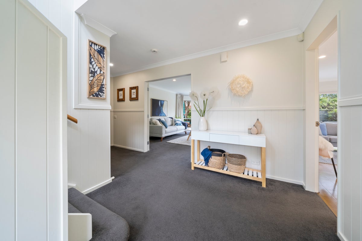 10 Kilkelly Close, Tawa, Wellington - Carousel 2