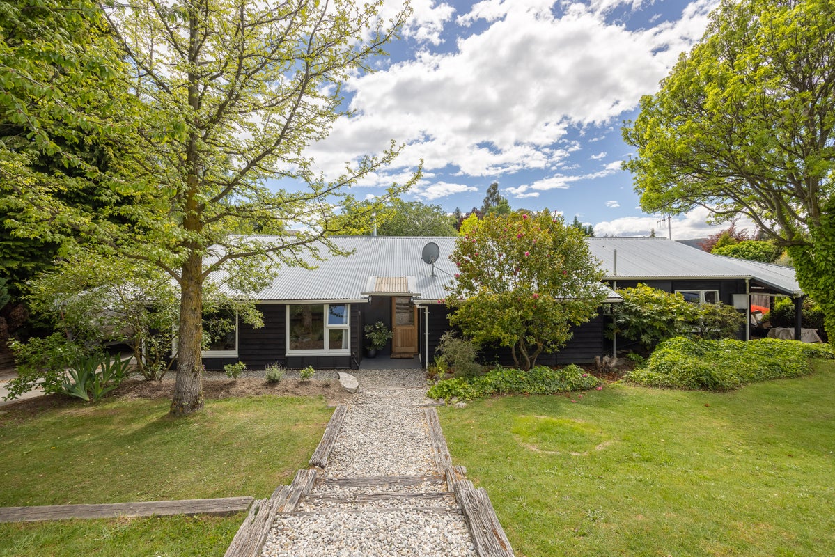 198 Stone Street, Wanaka - Carousel 1