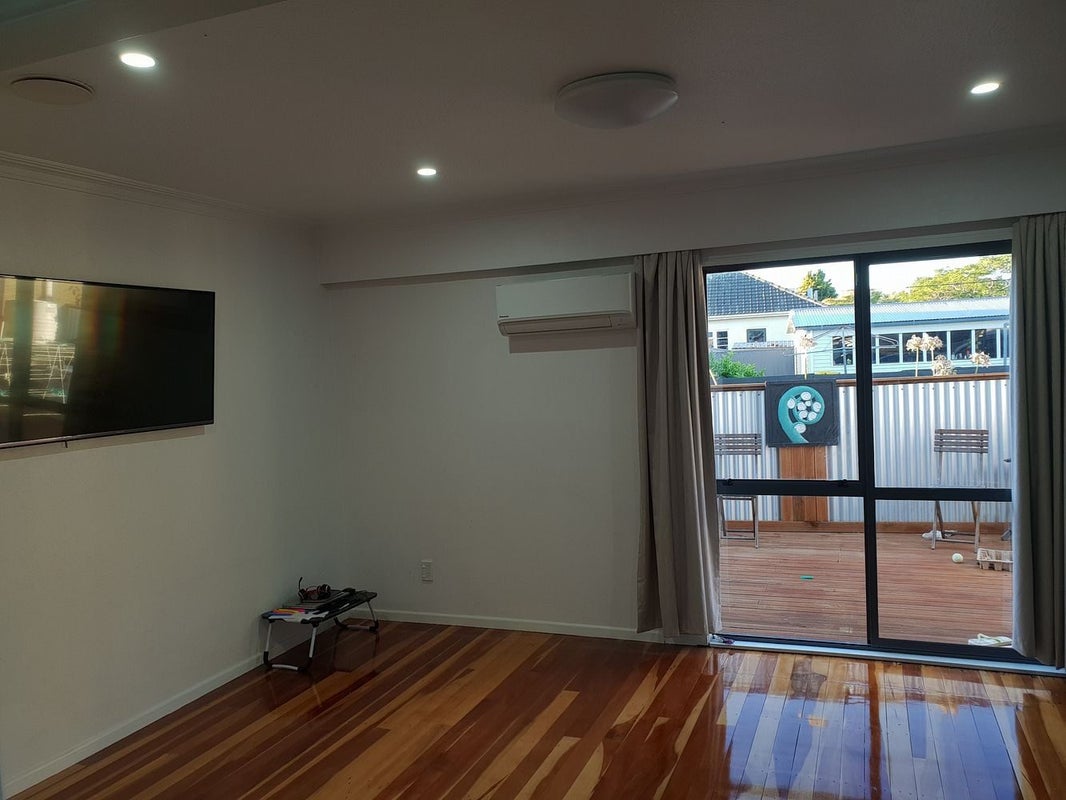 2/4 Amberley Grove, Hutt Central, Lower Hutt - Carousel 2