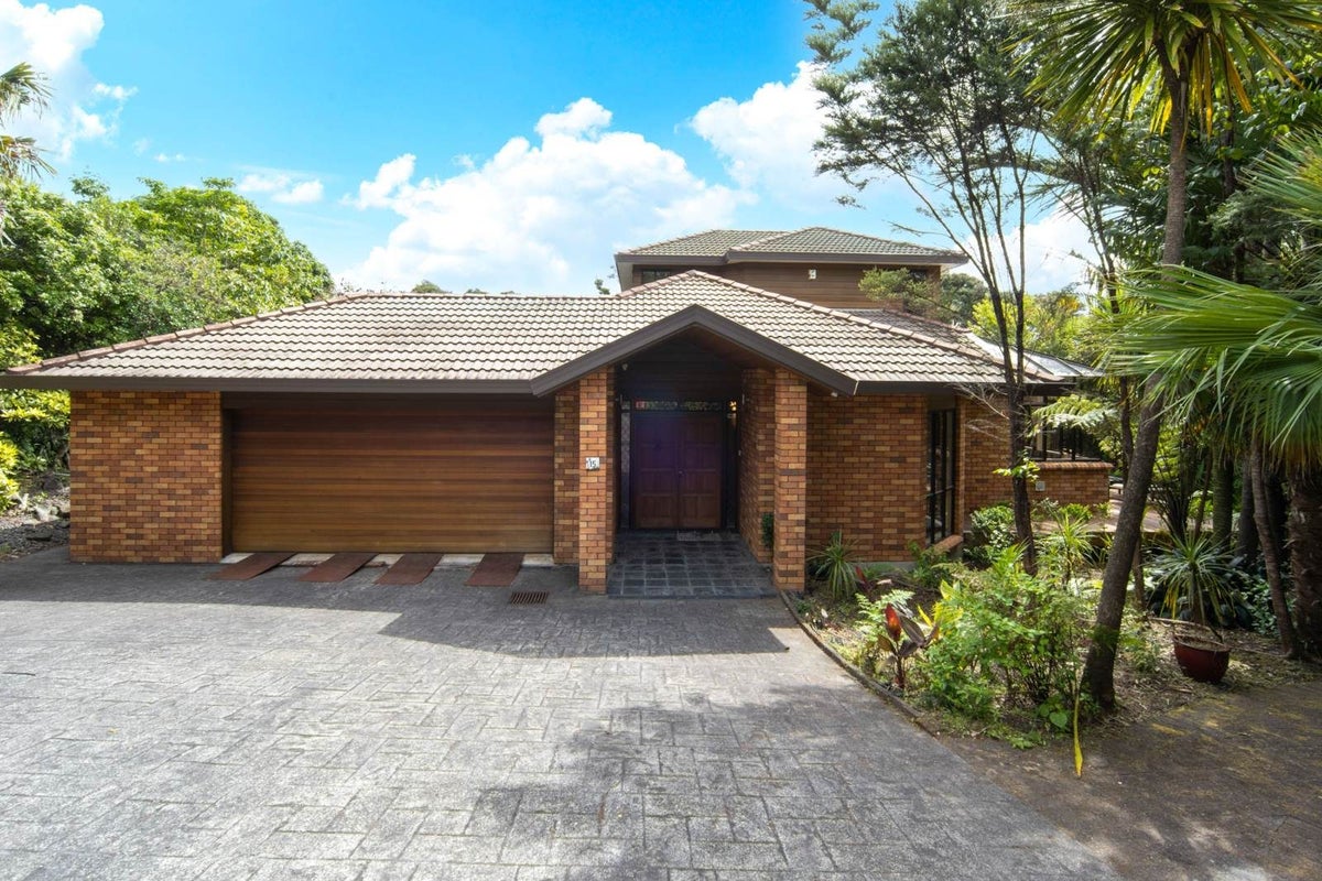 15 North Way, Titirangi, Auckland - Carousel 1