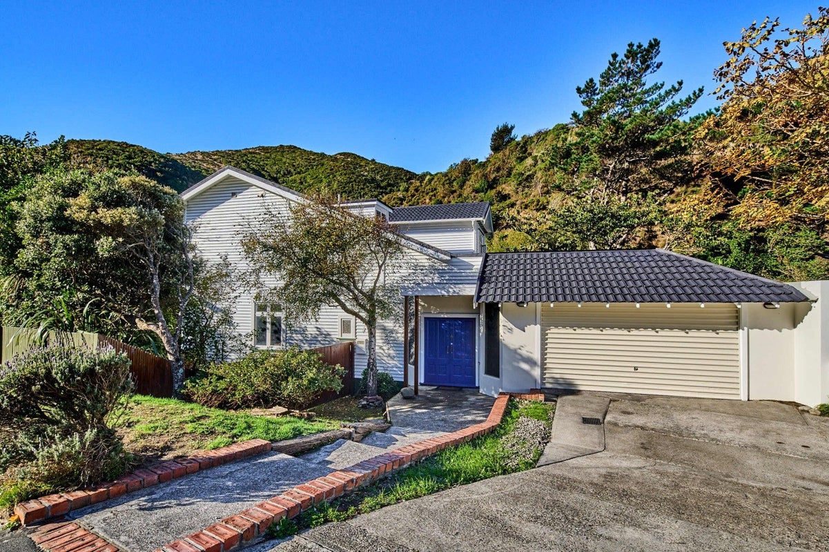 202 Happy Valley Road, Owhiro Bay, Wellington - Carousel 1