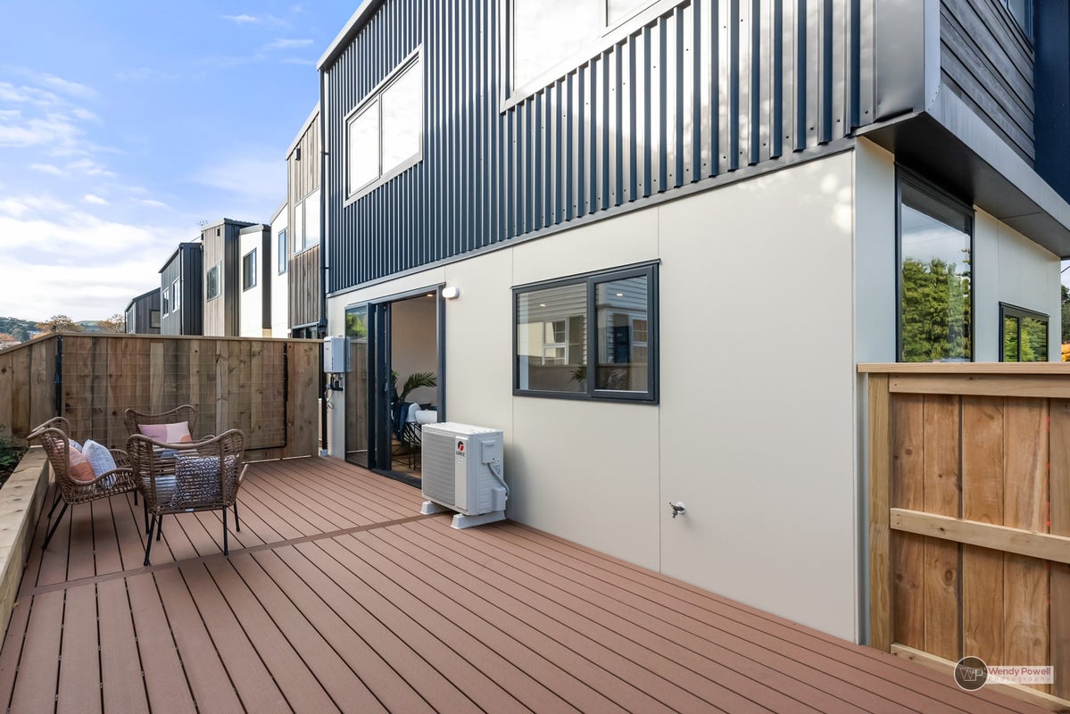 2/51 Kings Crescent, Hutt Central, Lower Hutt - Carousel 2