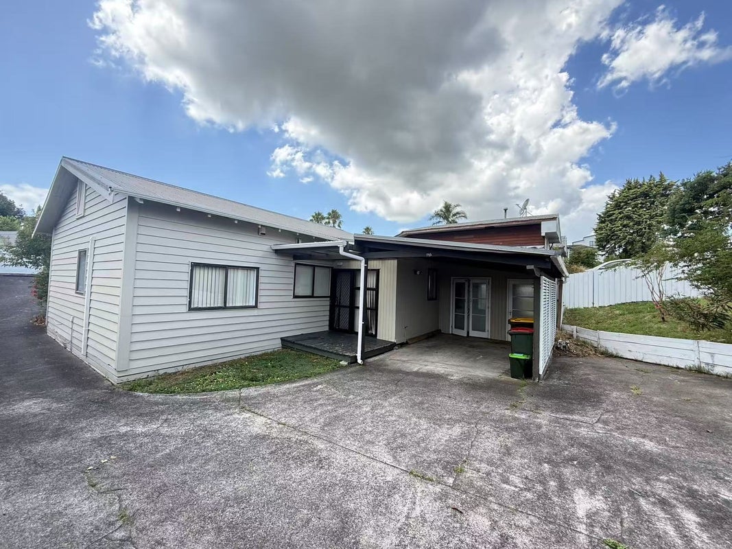 1/16 Reeves Road, Pakuranga, Auckland - Carousel 1