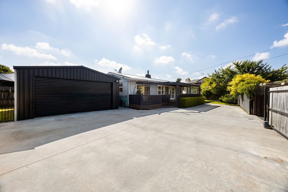 13 Kingsley Street, St Andrews, Hamilton - Carousel 1