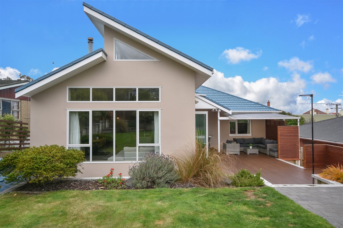 9 Oakland Street, Andersons Bay, Dunedin - Carousel 1