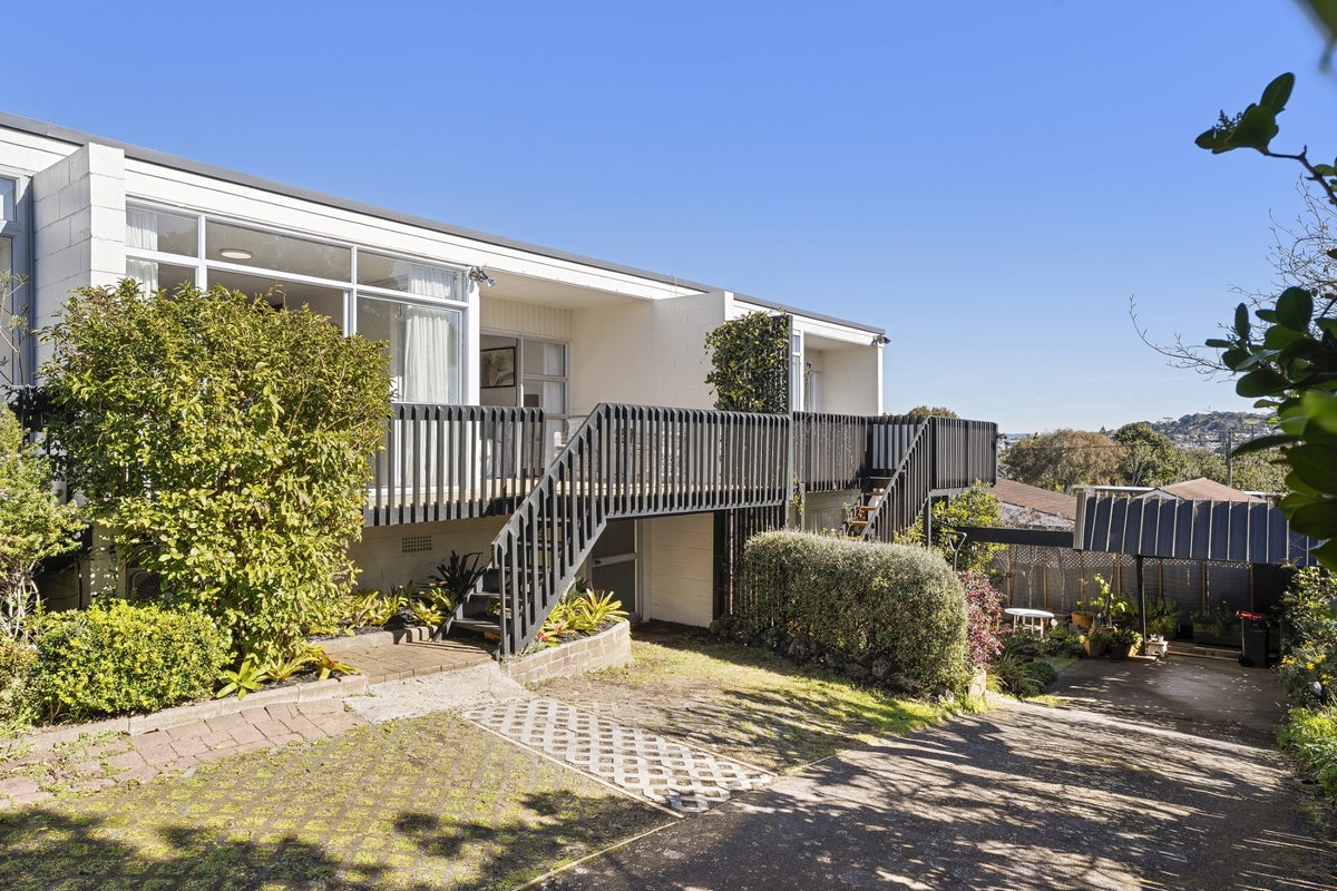 4/130A Shackleton Road, Mount Eden, Auckland - Carousel 1