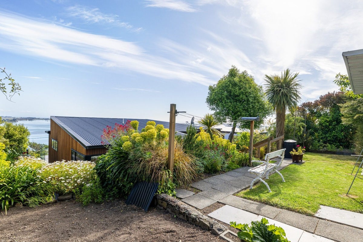 8 Seamount Terrace, Mount Pleasant, Christchurch - Carousel 13
