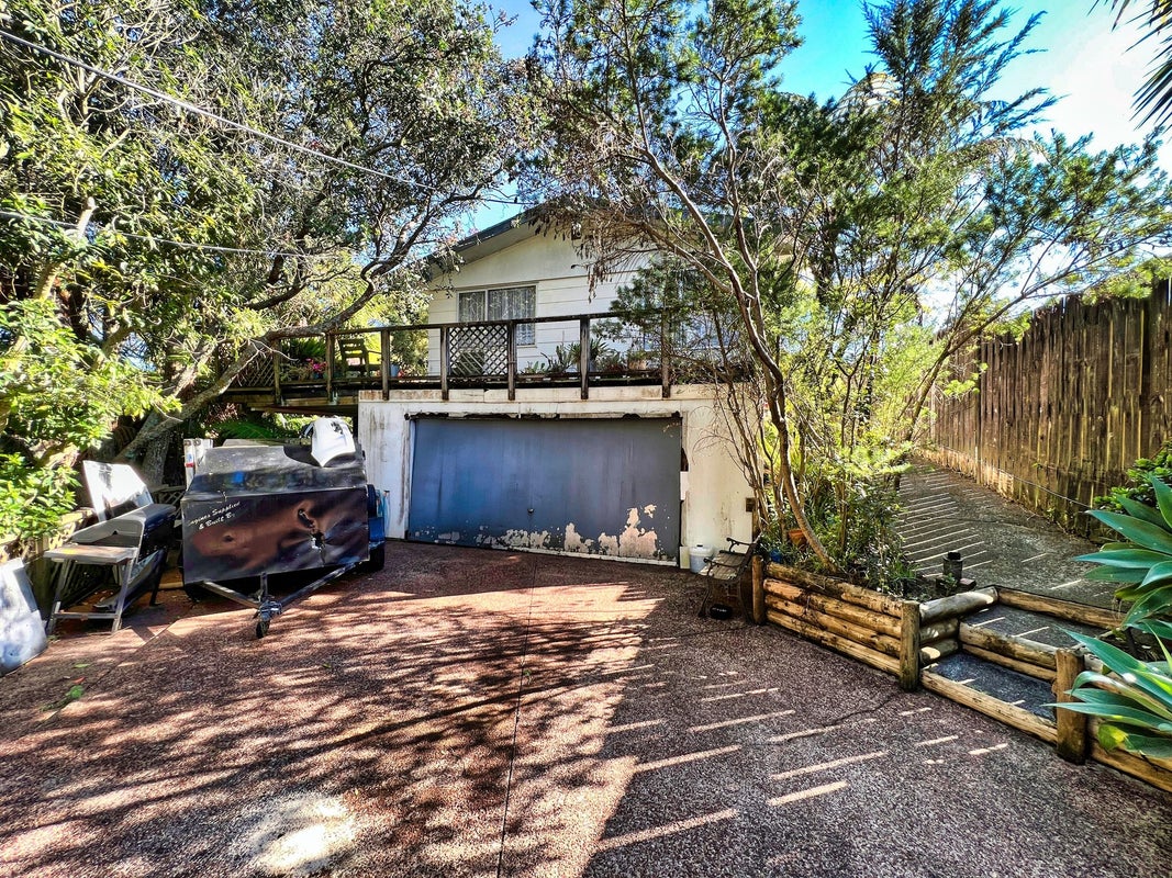 27 Robert Burke Place, Henderson, Auckland - Carousel 2
