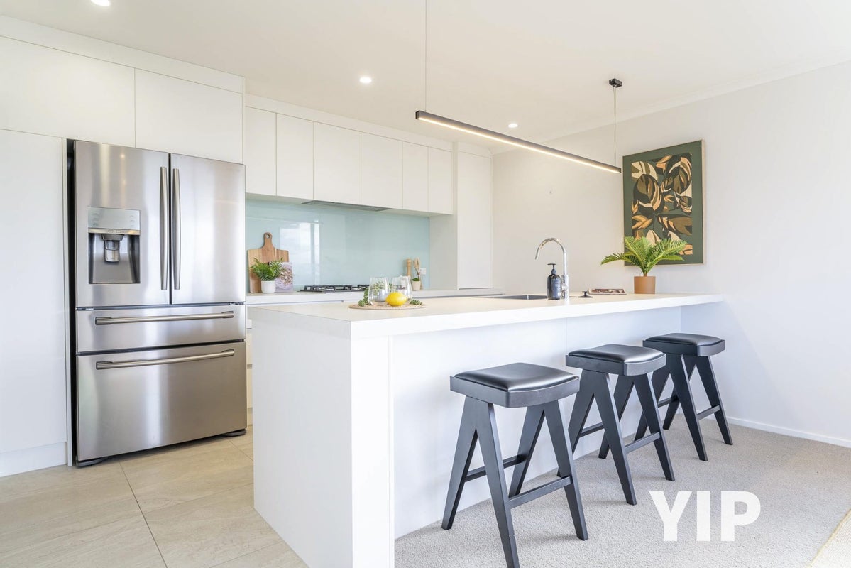 10 Cromwell Point, Newlands, Wellington - Carousel 2