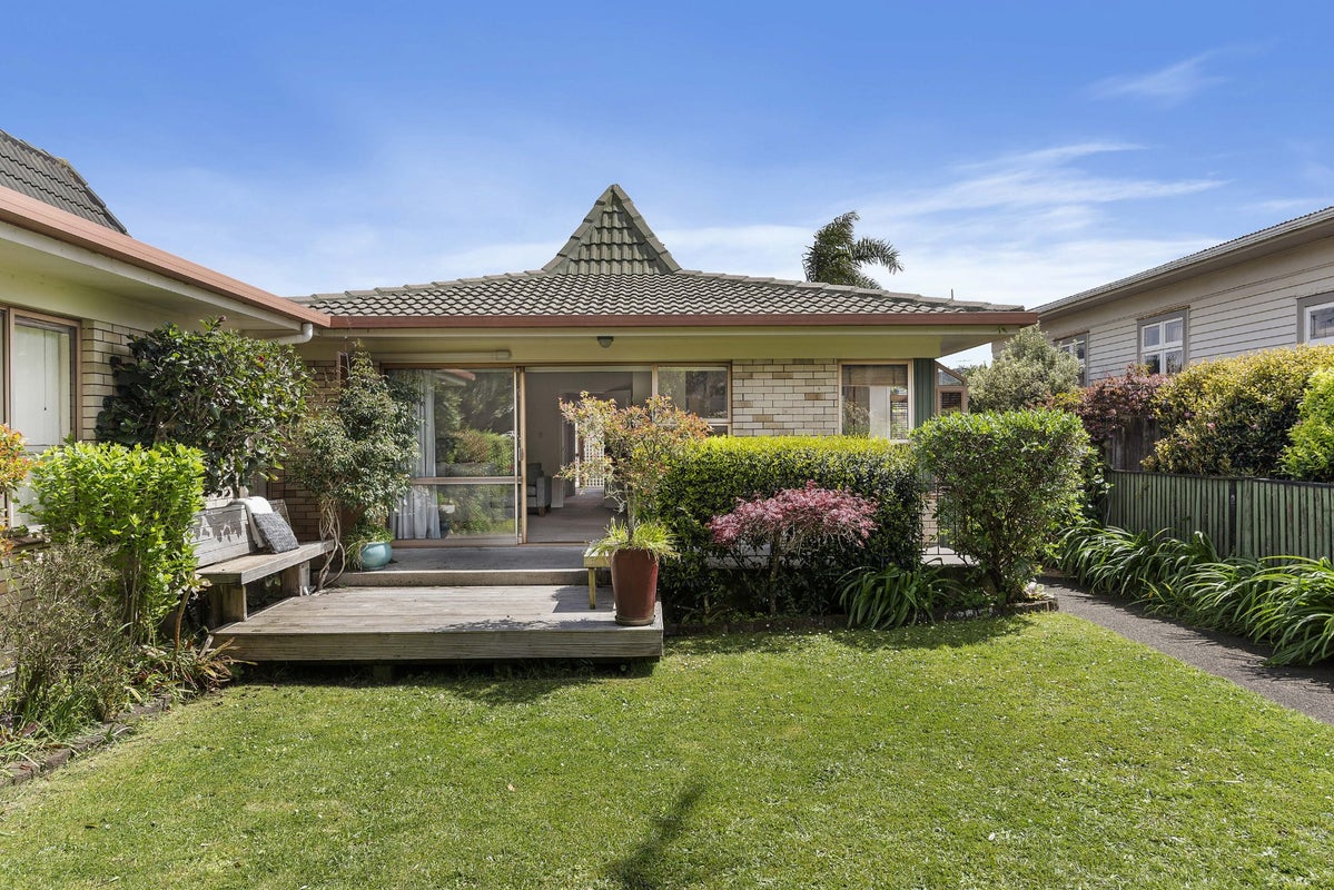 2/3 Matai Road, Greenlane, Auckland - Carousel 2