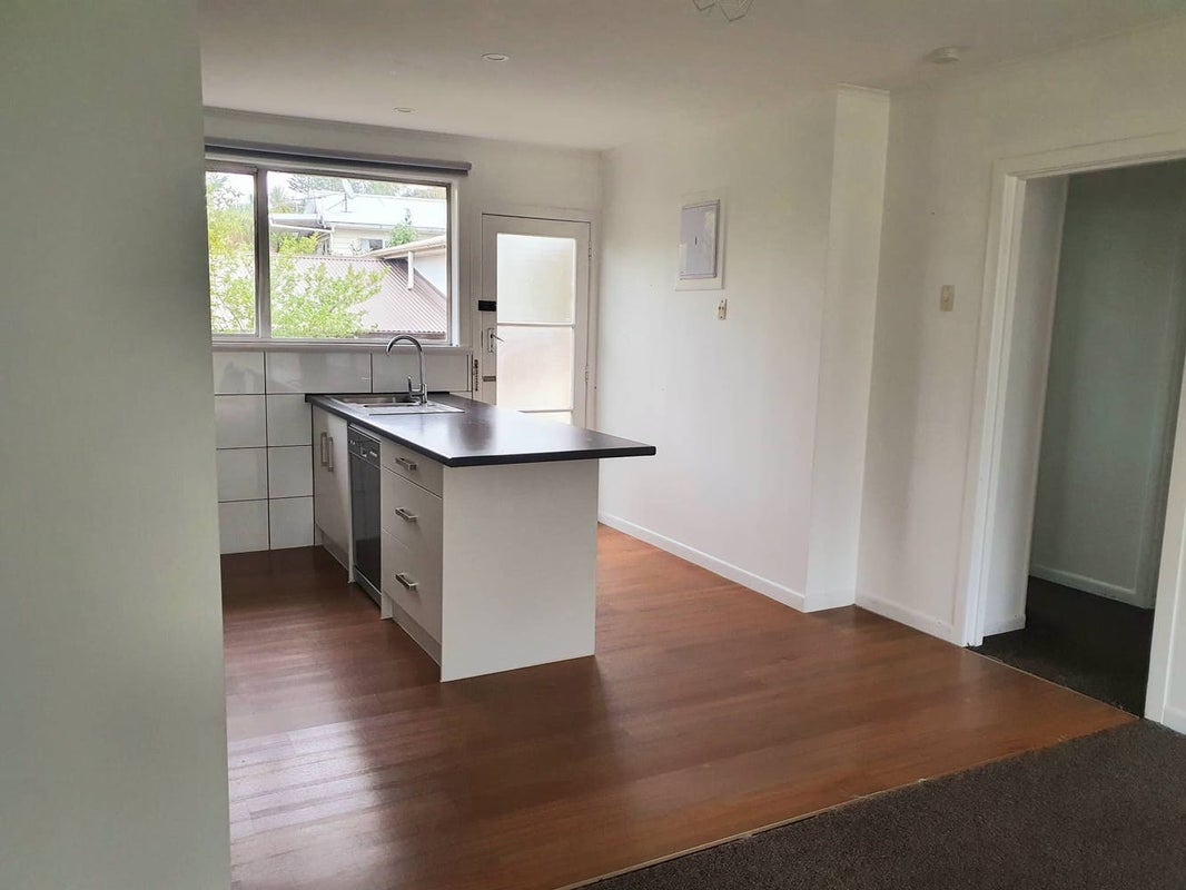2/21 Simkin Avenue, St Johns, Auckland - Carousel 1