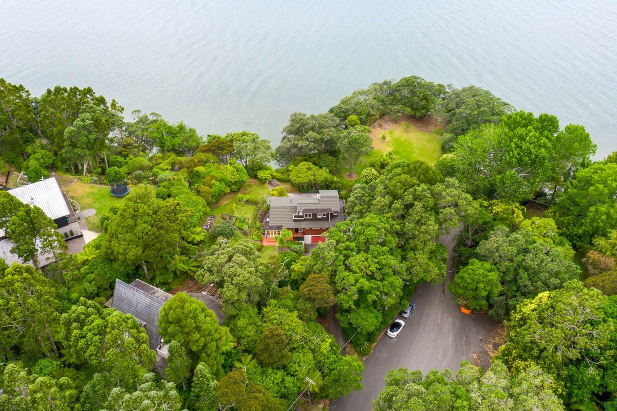 810 South Titirangi Road, Titirangi, Auckland - Carousel 1