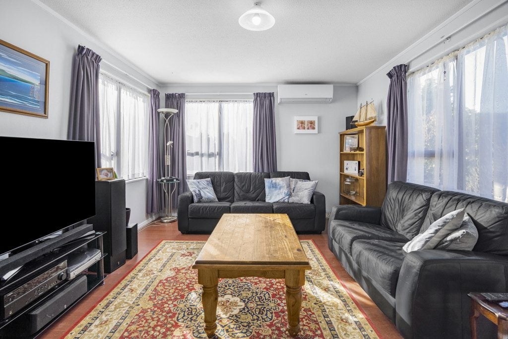 5 Ely Grove, Wainuiomata, Lower Hutt - Carousel 1