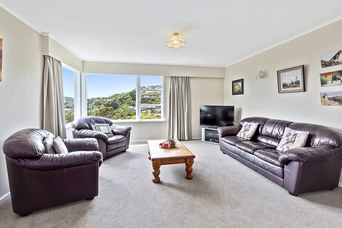 40 St Albans Avenue, Karori, Wellington - Carousel 2