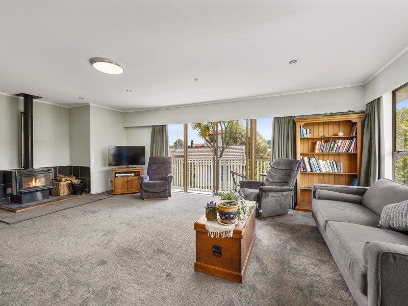 24 Brightwater Crescent, Totara Park, Upper Hutt - Carousel 2