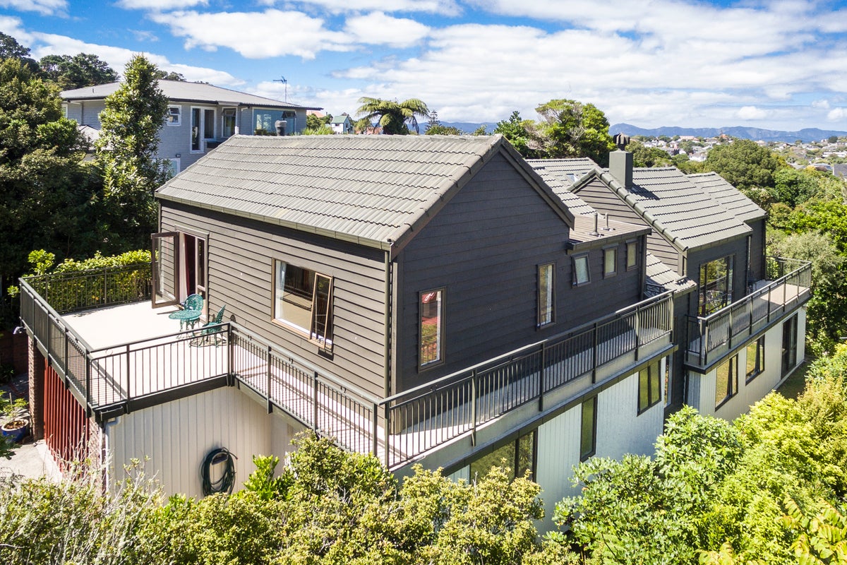 56 Simla Crescent, Khandallah, Wellington - Carousel 1