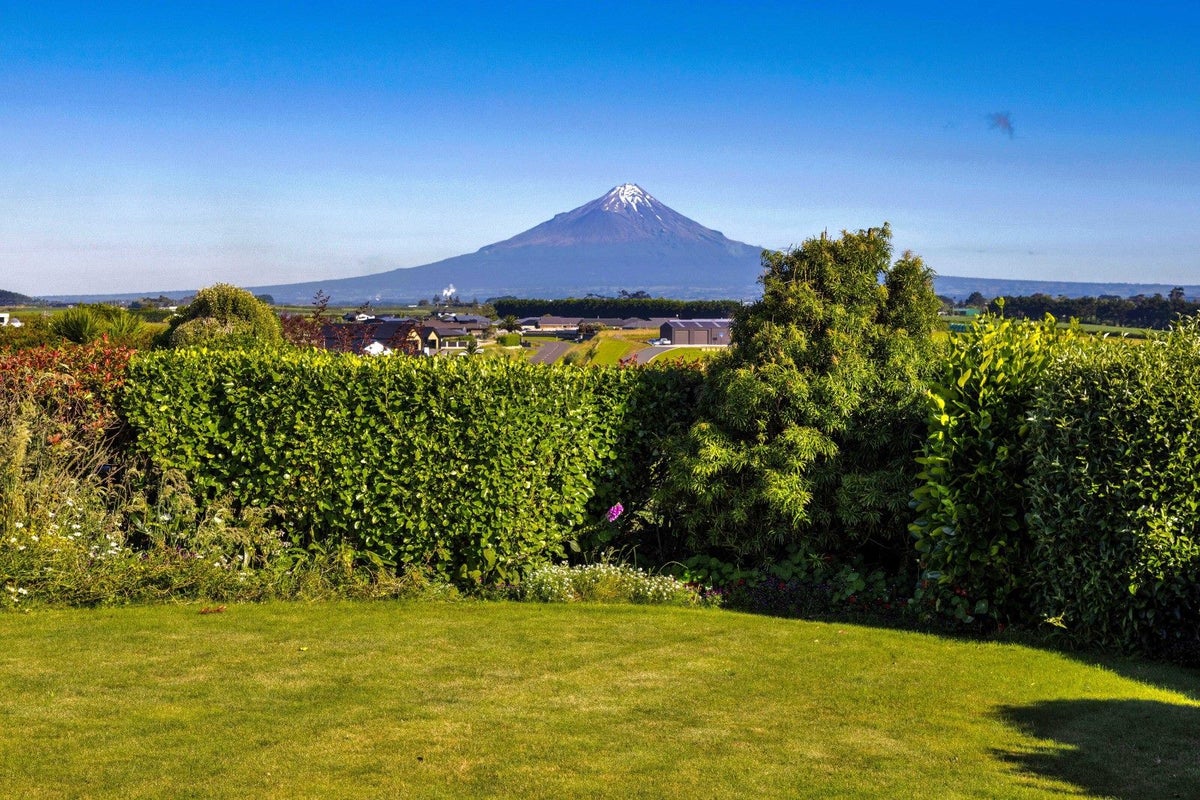 3 Larlin Heights, Hawera - Carousel 35