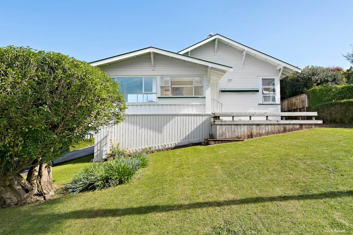 46 Tawera Road, Greenlane, Auckland - Carousel 1