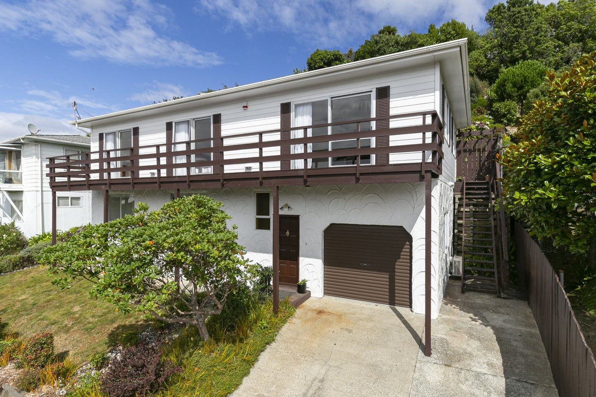 56 Fyvie Avenue, Tawa, Wellington - Carousel 1
