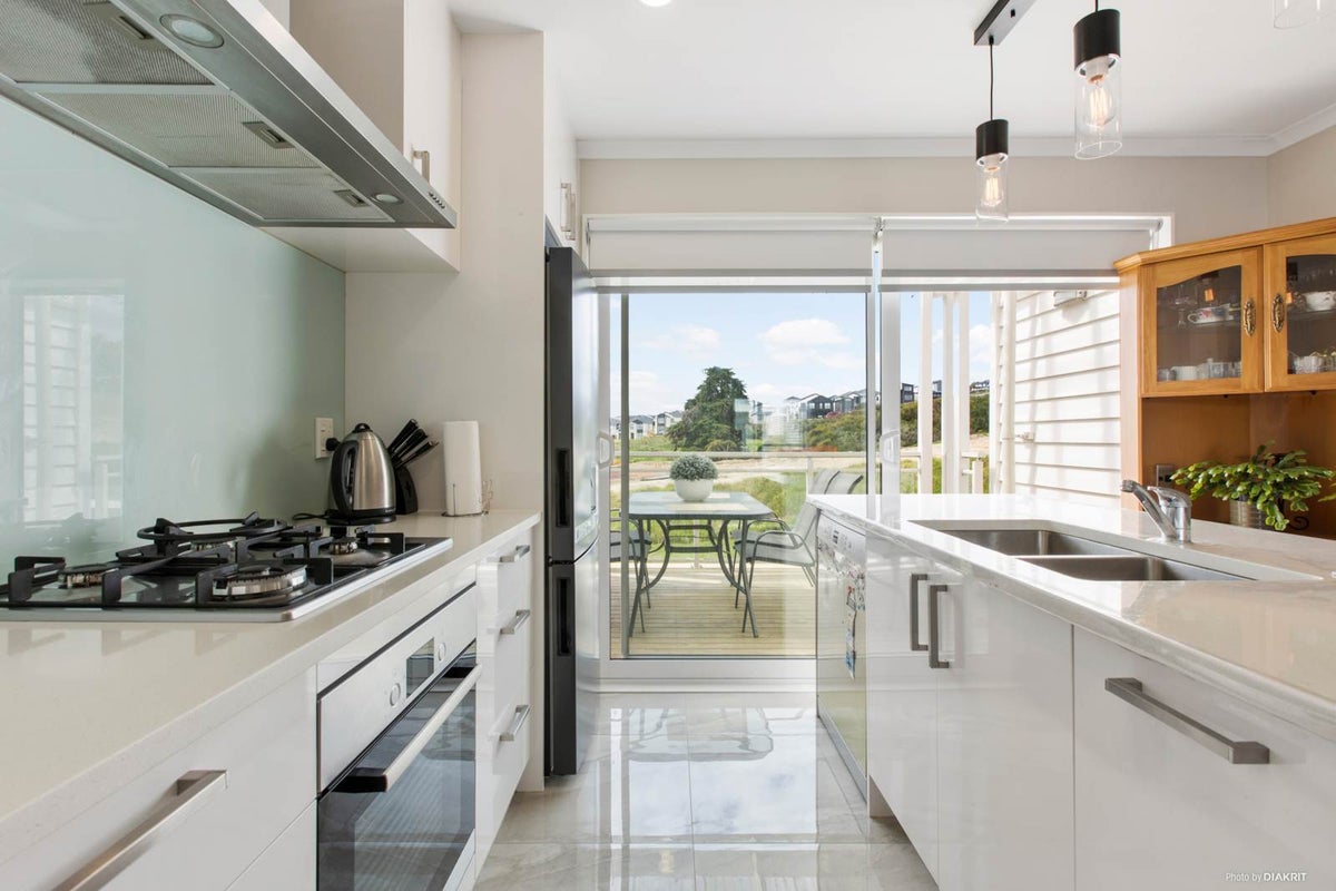 31 ADAMSON ROAD, Flat Bush, Auckland - Carousel 2