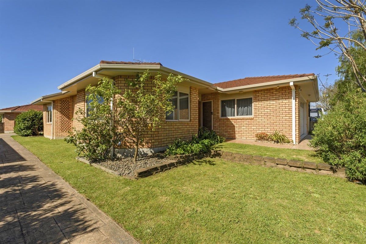 18 Ngahere Street, Otumoetai, Tauranga - Carousel 1