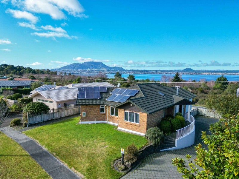 24 Kinder Street, Acacia Bay, Taupo - Carousel 2
