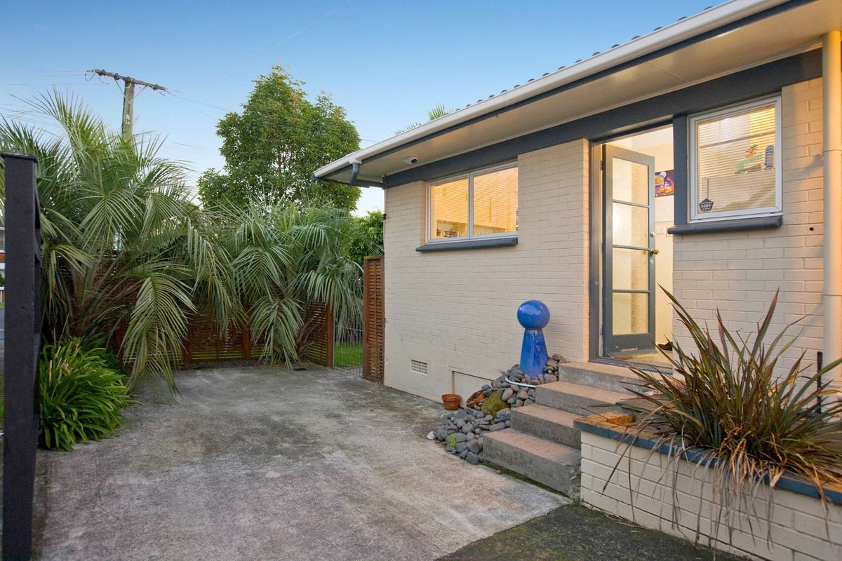 1/206 Bucklands Beach Road, Bucklands Beach, Auckland - Carousel 2