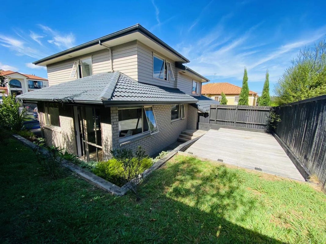 8 Living Stream Road, Albany Heights, Auckland - Carousel 1