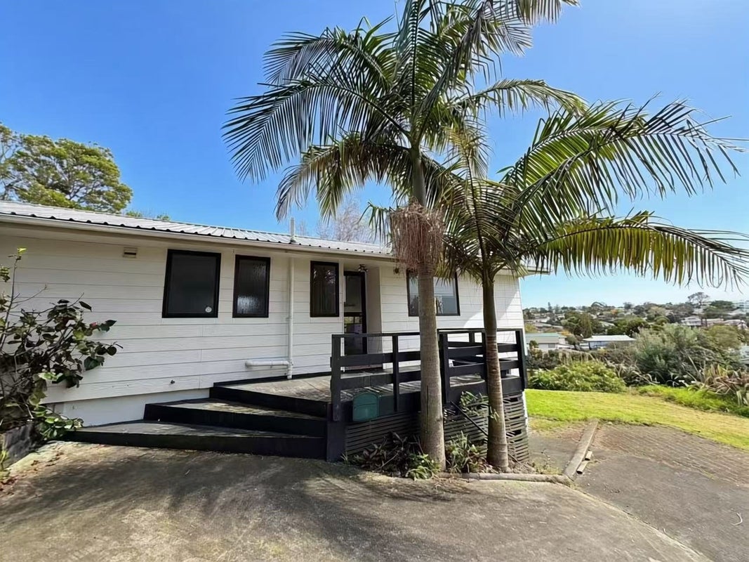 9 Elizabeth Drive, West Harbour, Auckland - Carousel 1