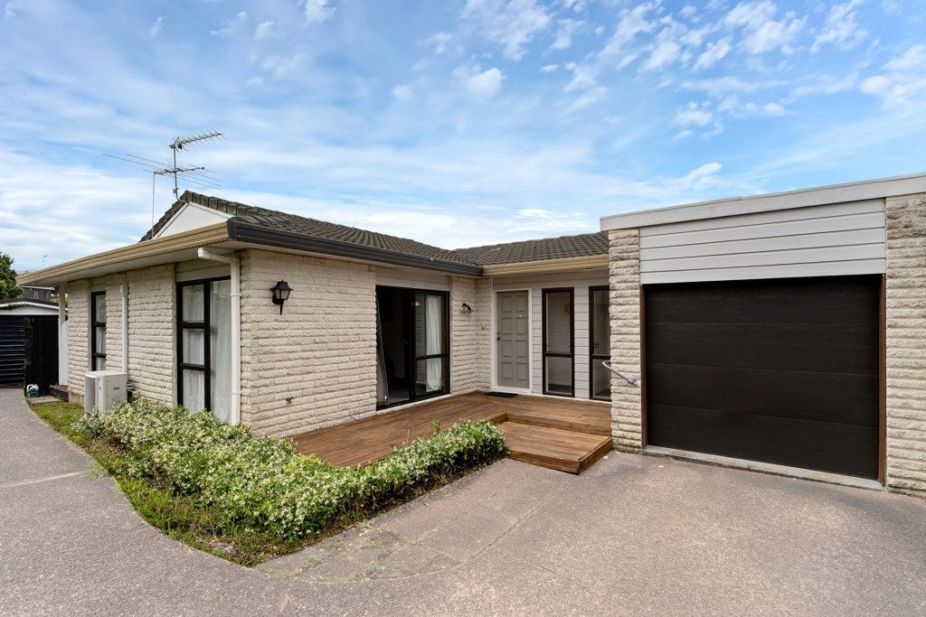 2/230 Bucklands Beach Road, Bucklands Beach, Auckland - Carousel 1