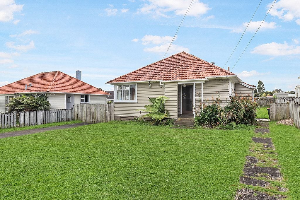 6A RUSSELL Road, Arakura, Wainuiomata - Carousel 1